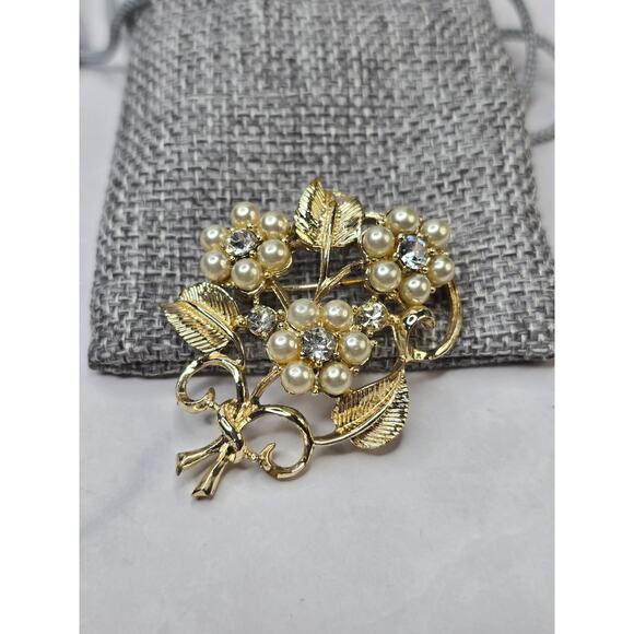 Vintage Coro Floral Gold Tone Brooch - Picture 1 of 5